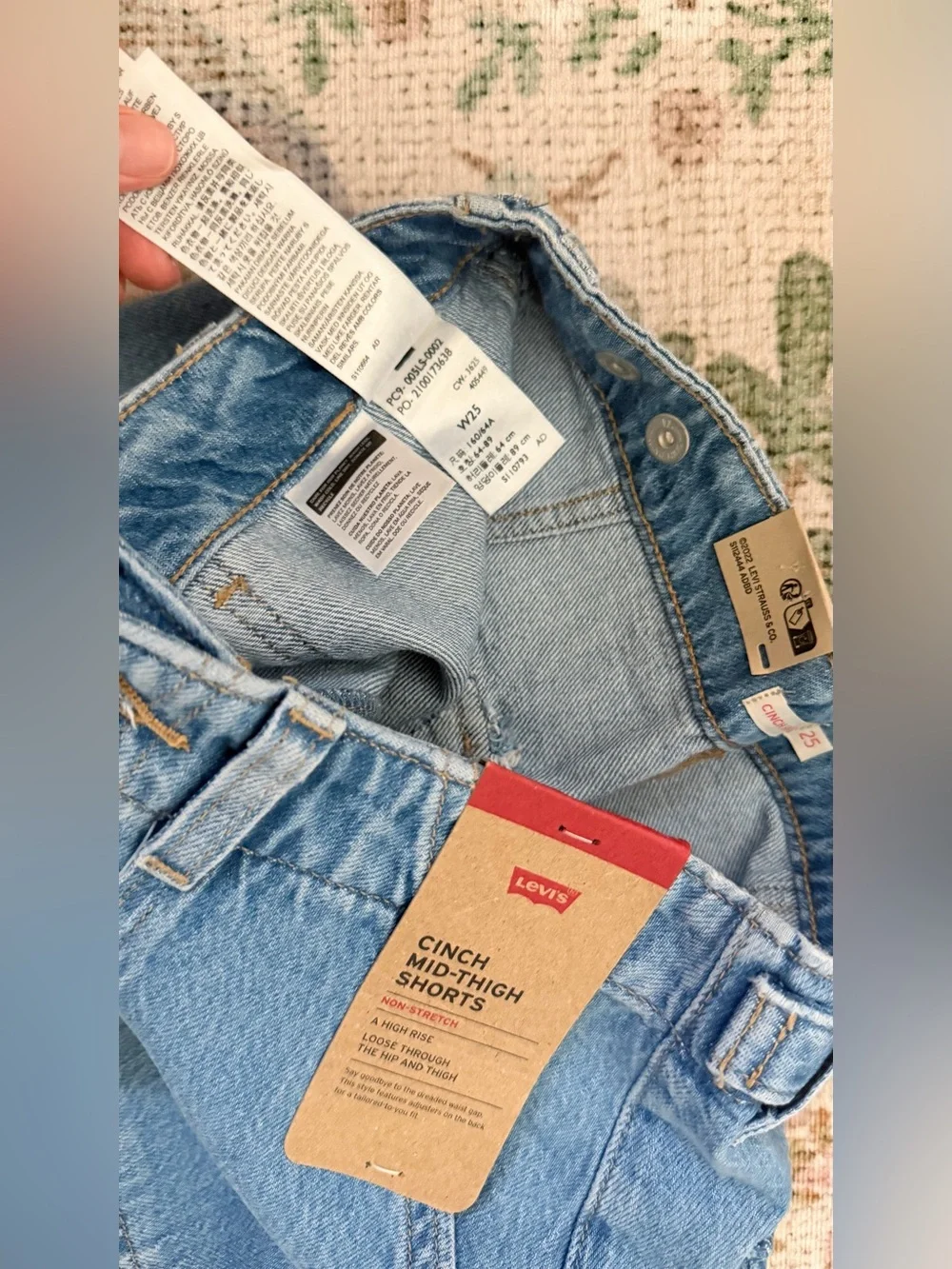 NEW NWT Levi's Women’s Cinch Mid-Thigh High Rise Denim Jean Shorts sz 25